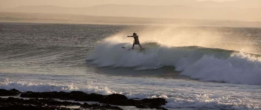 2 Hour Surf Lesson Jeffreys Bay - Why Jeffreys Bay is a fine place to learn