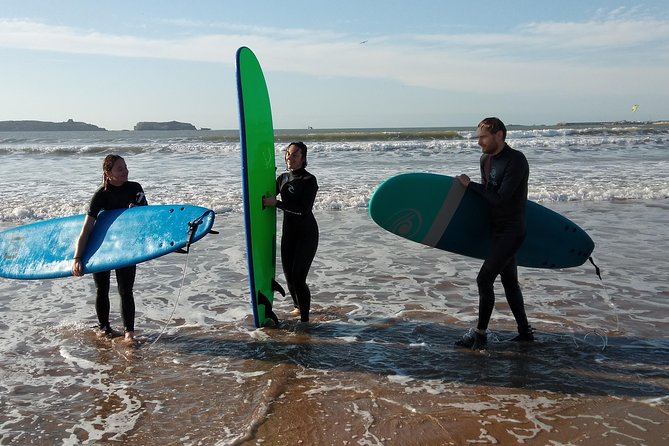 2h surfing in uncrowded spots - Practical points before you book