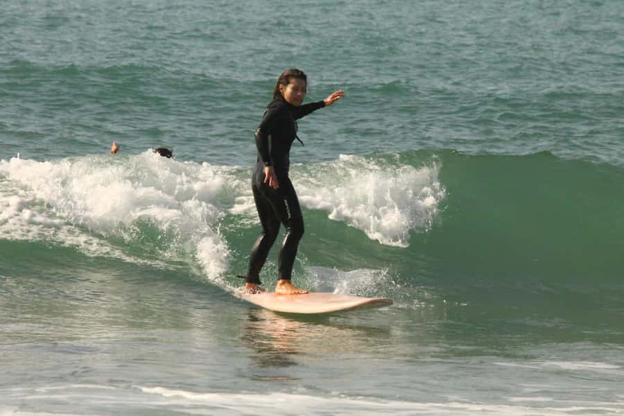 Agadir: Taghazout Beach Surf Lesson with Lunch and Transfer - What the beach session feels like for beginners