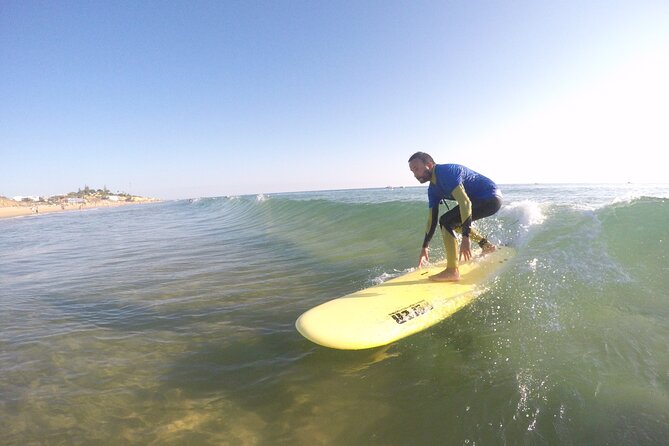 Albufeira: Surf Lesson - Learning to stand and catch a wave