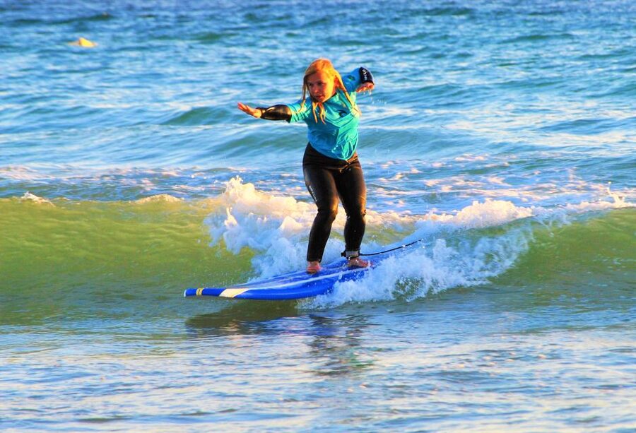 Albufeira: Surfing Lesson at Galé Beach - Learning to catch a wave at Galé Beach