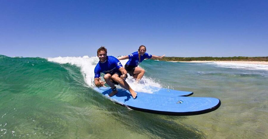 Armação de Pêra: 1:30-hour Surf experience Lesson/clinic - Practicing on the sand before entering the water