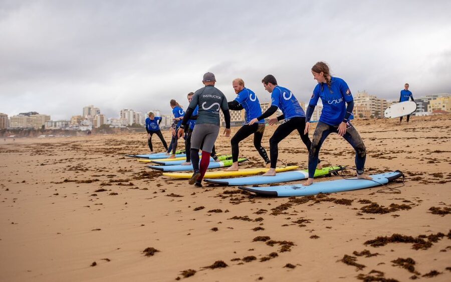 Armação de Pêra: 1:30-hour Surf experience Lesson/clinic - What the small group means for your experience