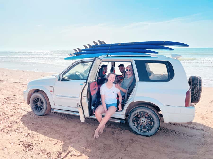 Beginners friendly surf in nice spots - Meeting at Bab Marrakech and reaching the beach
