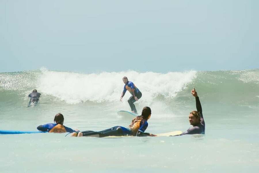 Cascais: Local Surf Experience - Meeting the surf bus at Carcavelos Beach
