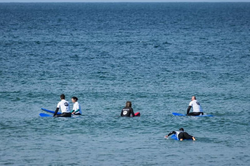 Costa da Caparica: Surf Lesson 2 hour All levels - A realistic look at the lesson schedule