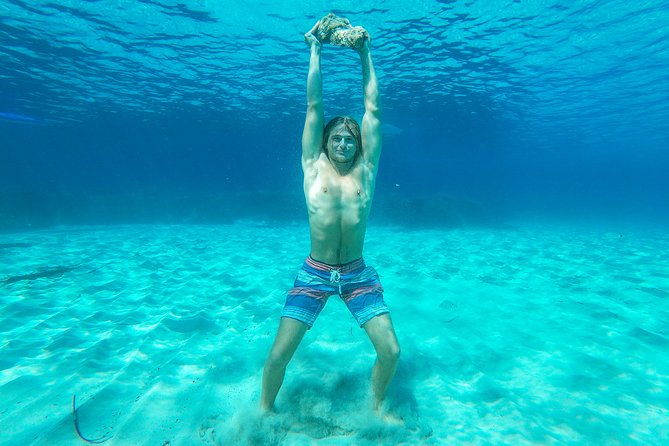 Discover the best corners of the island in paddle surf - Paddling past cliffs and into coastal caves