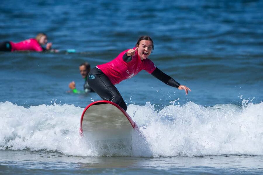 Duckdive - Surf Class in Caparica - Arriving at Praia do Castelo
