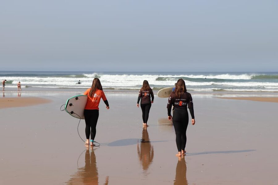 Duckdive - Surf Class in Caparica - Learning on the beach before entering the water