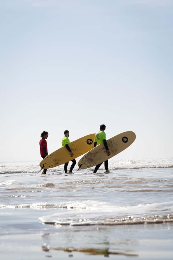 Essaouira: Surf Lesson with changing rooms & Hot showers - For experienced surfers: larger waves and other locations