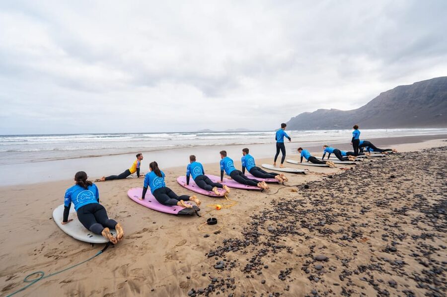 Famara Beach: Surfing Lessons with Videos - Who should book this Famara lesson?