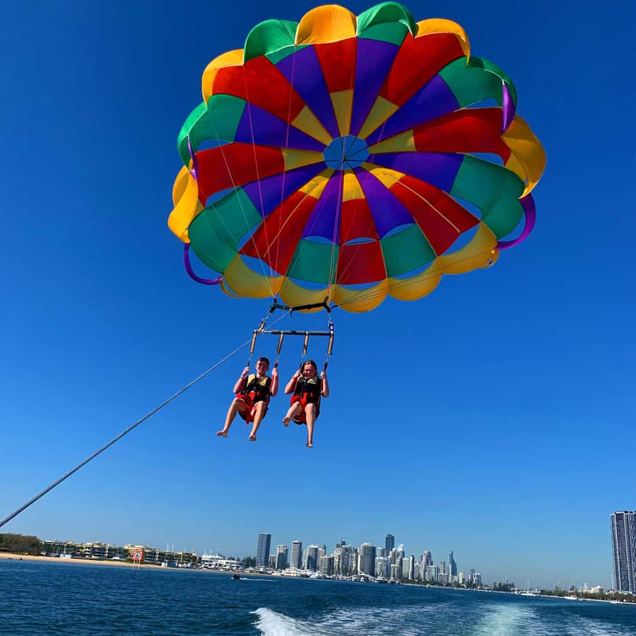 Gold Coast: Surfers Parasailing with Free Photos - Returning to the Boat