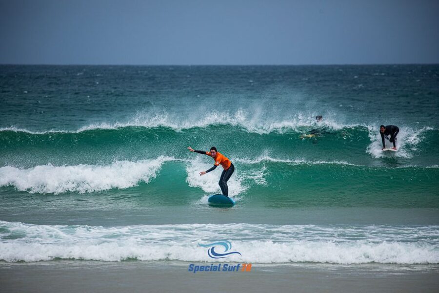 Group surf lesson - Returning to the school for a hot shower