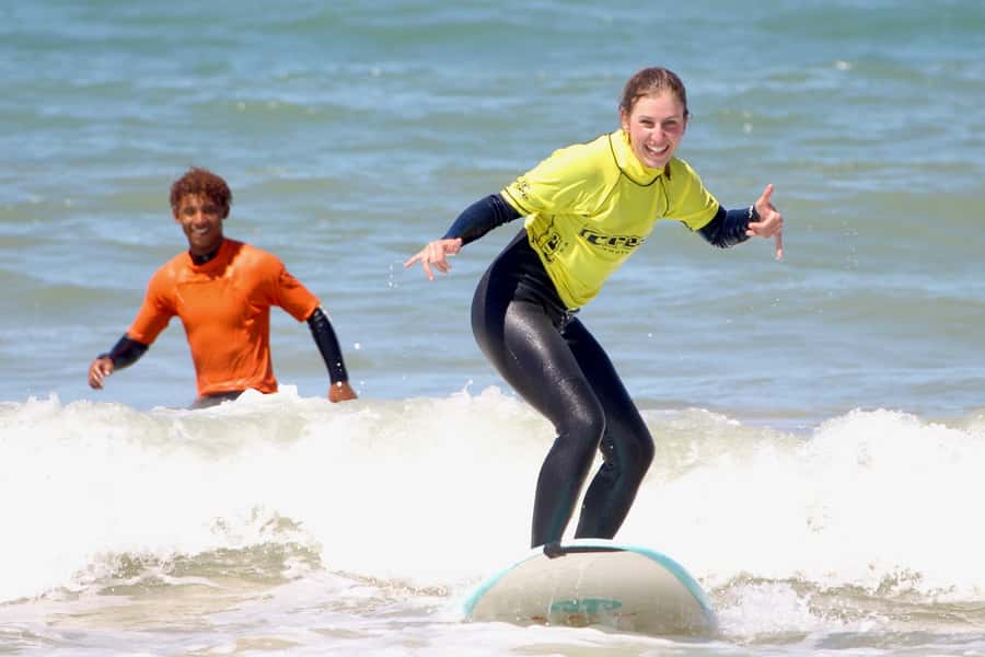 Jeffreys Bay: Learn to Surf Group Lesson - Meeting the Coach and Getting Set Up