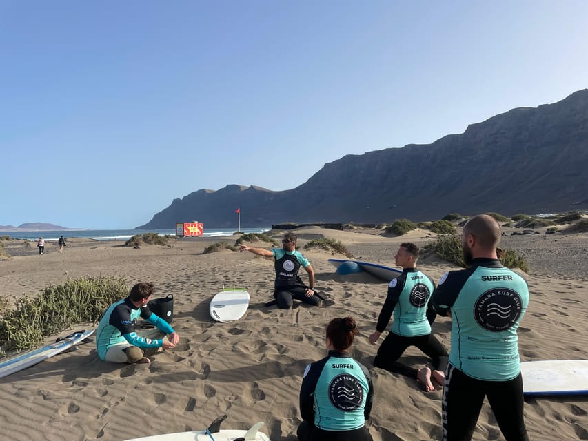 Lanzarote: dynamic surf lessons with friends or private lessons in Famara - Why Famara works well for a first surf lesson