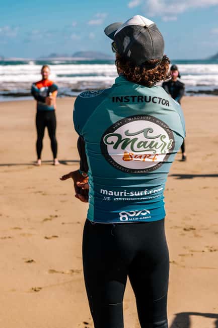 Lanzarote: Surf Experience in Famara with MauriSurf - Arriving at the MauriSurf meeting point