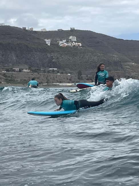 Las Palmas de Gran Canaria: Group surf lessons on La Laja beach - What $47 gets you