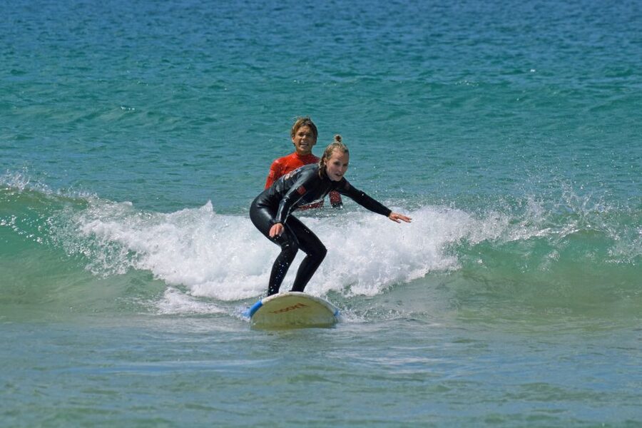 Lisbon: Surf Lesson - Meeting the instructor beside Carcavelos Beach
