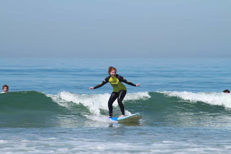 Lisbon: The Surf Instructor - surf lessons with transfer - From Lisbon city center to Praia do Castelo