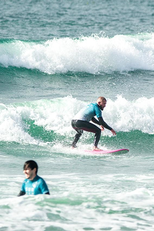 Matosinhos: Best surf Lesson with all equipment - Learning on the beach before entering the water