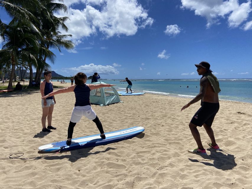 Oahu: Surf Lesson - Meeting at Ala Moana Beach Park