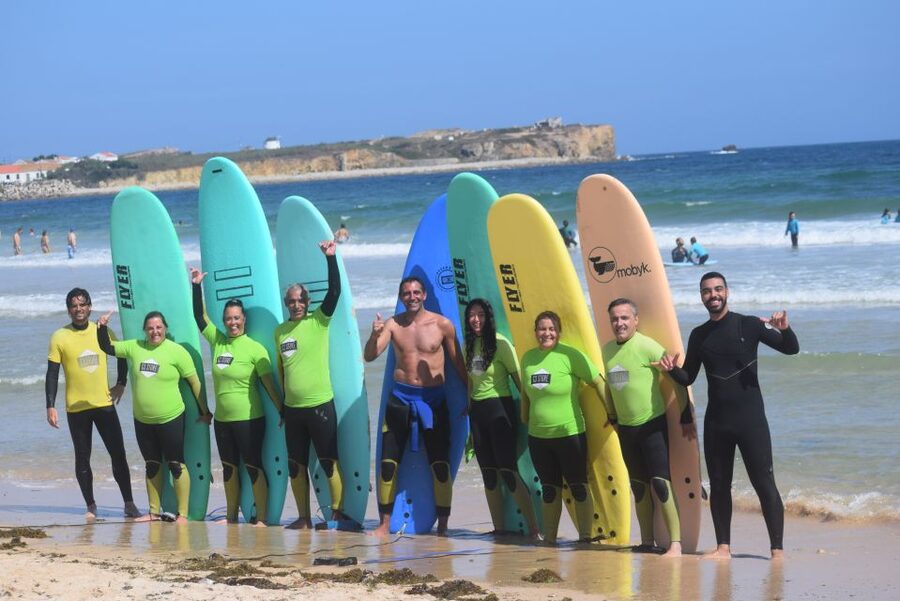 Peniche: Surfing Lessons for all surf levels - The beginner lesson: rules, waves, and board position