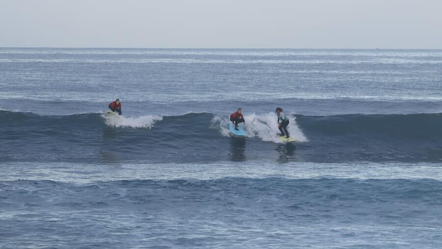 Playa de Las Americas: Surfing Group Lesson +13 Years old - The First 20 Minutes: Warm-Up and Ocean Safety