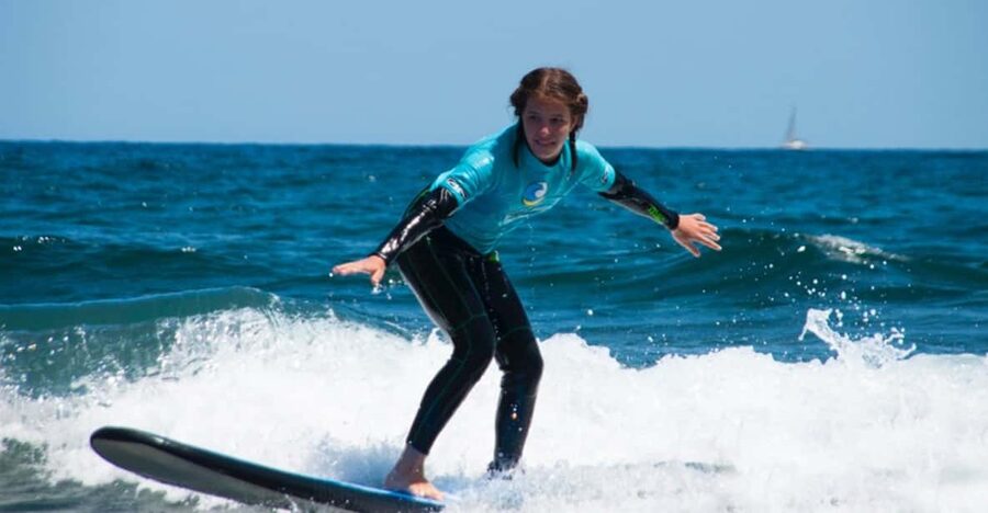 Playa del Inglés surf lessons - Meeting the school at Maspalomas Lighthouse