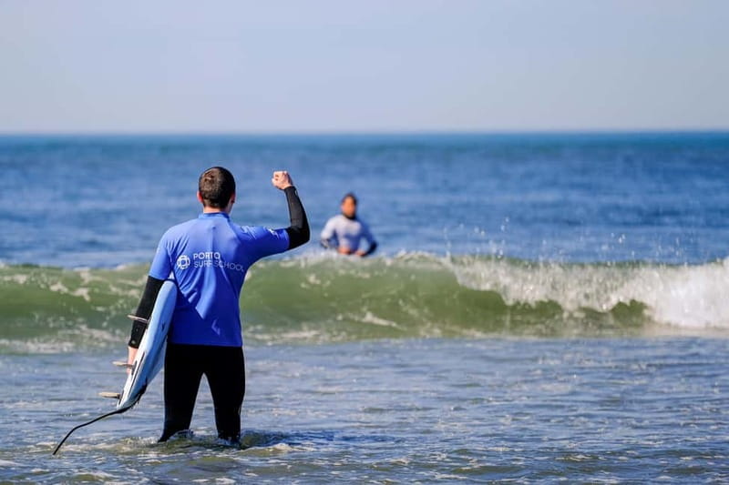 Porto: Surf Lessons with transfer at Porto Surf School - A practical look at the 3.5-hour schedule