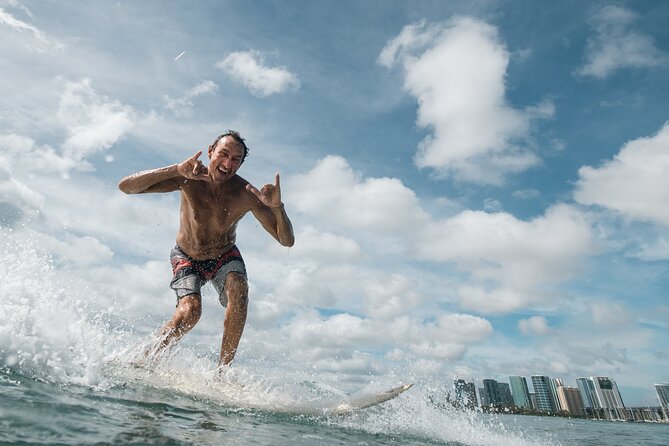 Private Surf Lesson in Waikiki - Meeting at Rainbow Tower and getting ready