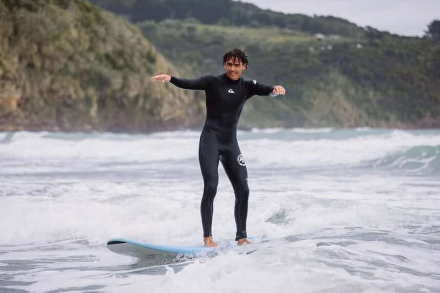 Raglan: 3 Day Surf Lesson Package - Three days at Ngarunui Beach