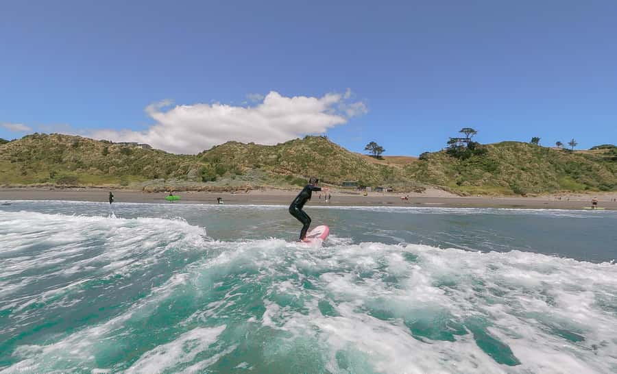 Raglan: Group Surf Lesson - Booking flexibility and practical details