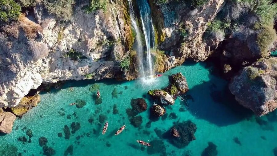 Ruta libre en paddel surf por la cascada de Nerja y Maro 😍 - Who will enjoy this more than a guided tour