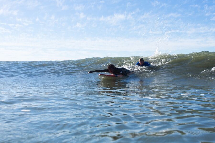 Santa Barbara: 1.5-Hour Private Beginner's Surf Lesson - Paddling, catching waves, and standing up