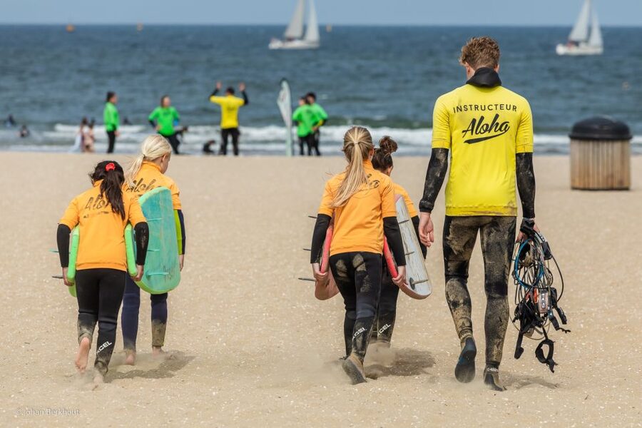 Scheveningen Beach: 1,5 hour Surf experience for families - Meeting at Aloha on Scheveningen Beach