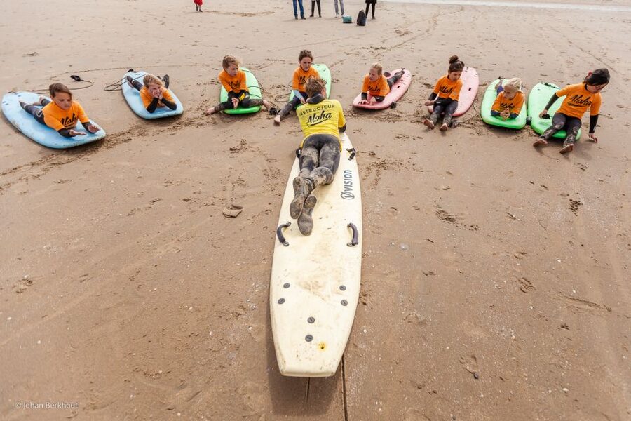 Scheveningen Beach: 1,5-Hour Surf Experience for kids - Starting at Aloha on Scheveningen Beach