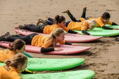 Scheveningen Beach: 1,5-Hour Surf Experience for kids