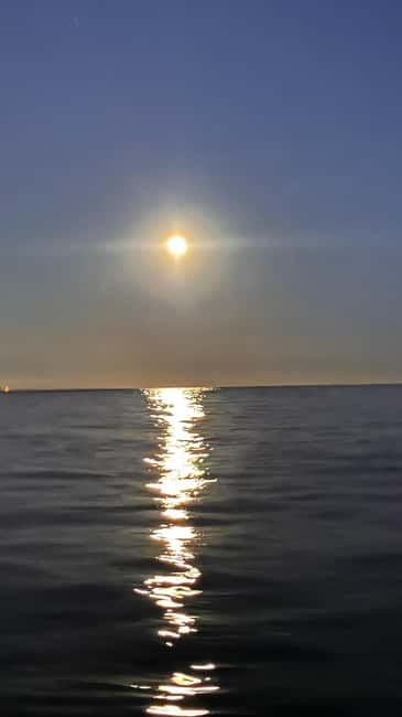Sunset+paddle surf with music+fotos&videos Barceloneta+snack - Key points before you book