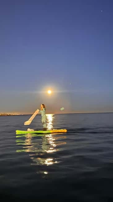 Sunset+paddle surf with music+fotos&videos Barceloneta+snack - Seeing Barceloneta from the Mediterranean