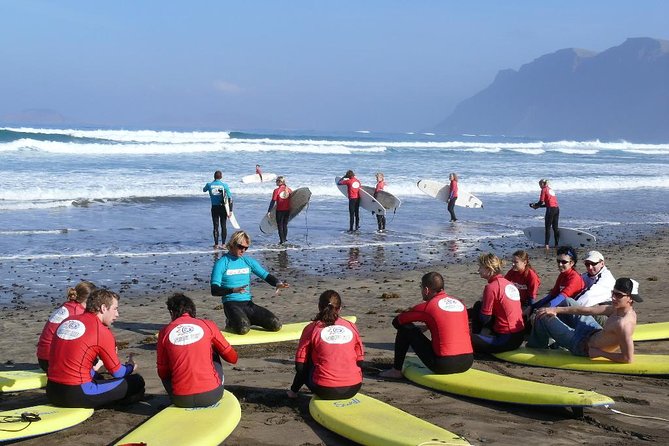 Surf class in Famara 9:15-12:00 or 11:45-14:30 (2h class) - Why Famara works for a first surf lesson