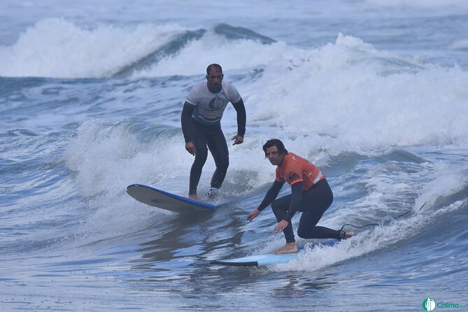 Surf class in Famara 9:15-12:00 or 11:45-14:30 (2h class) - The 10:00 warm-up and short theory session