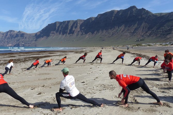 Surf class in Famara 9:15-12:00 or 11:45-14:30 (2h class) - Is $60.49 a fair price?