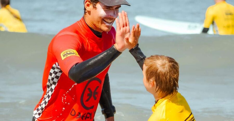 Surf Course: praia da arrifana - Getting fitted with a board and wetsuit