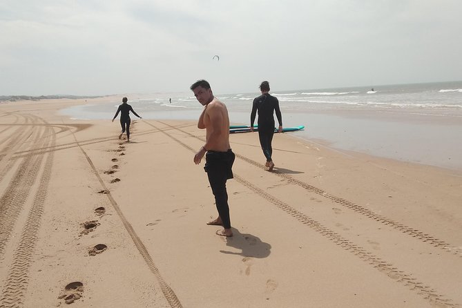 Surf day trip in uncrowded spots - Choosing a Board and Getting Ready on the Sand
