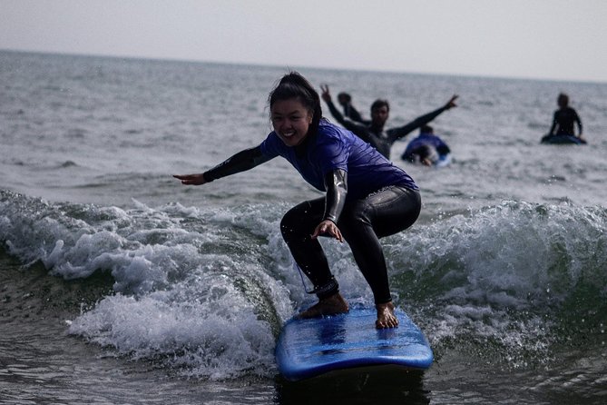 Surf Experience in Cascais - Warm-up, theory, then practice