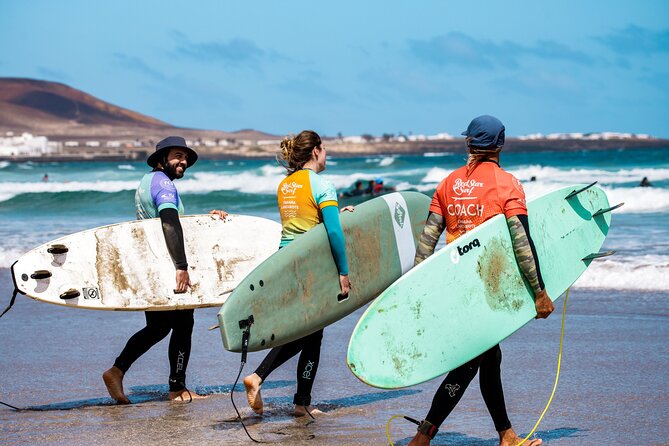 Surf Lesson for Beginners in Famara: Introduction in Surfing - Equipment, insurance, and what you need to bring