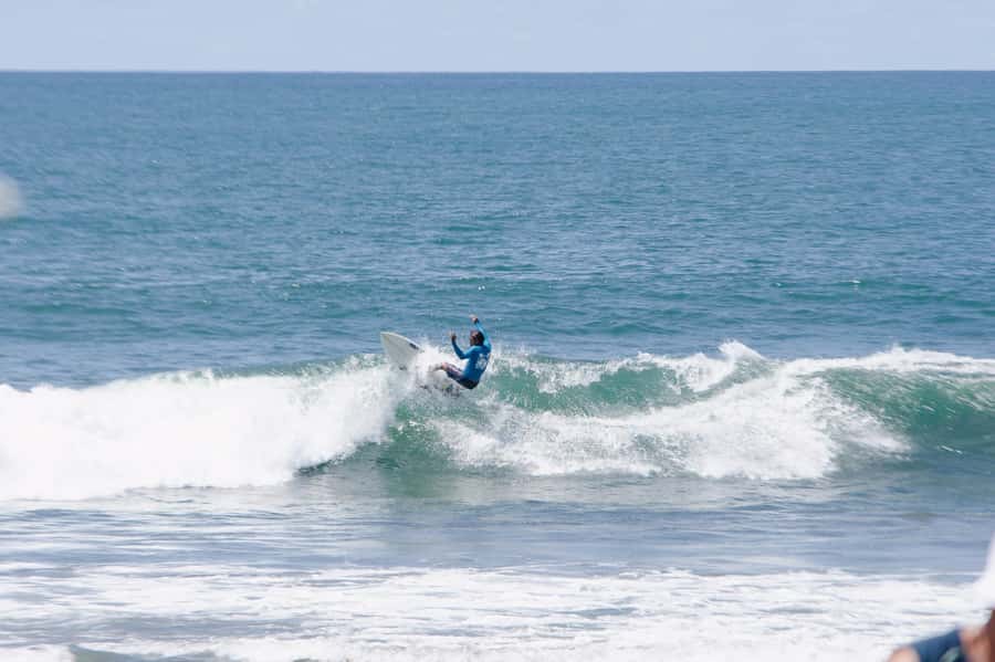 Surf lesson in Batu Bolong Canggu with certified instructor - Starting at Magic Surf School Bali beside the temple