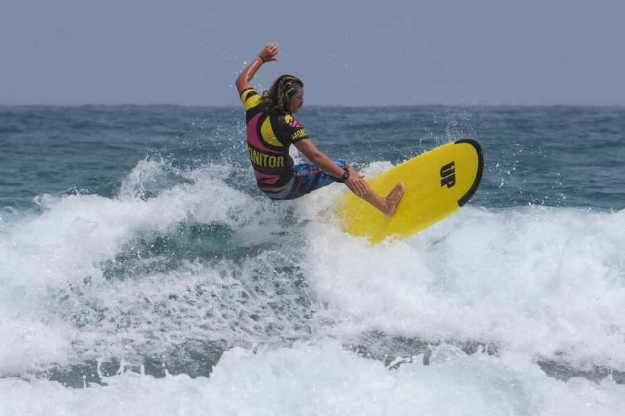 Surf lessons in Las Canteras Beach - Why La Cícer is a smart place to learn