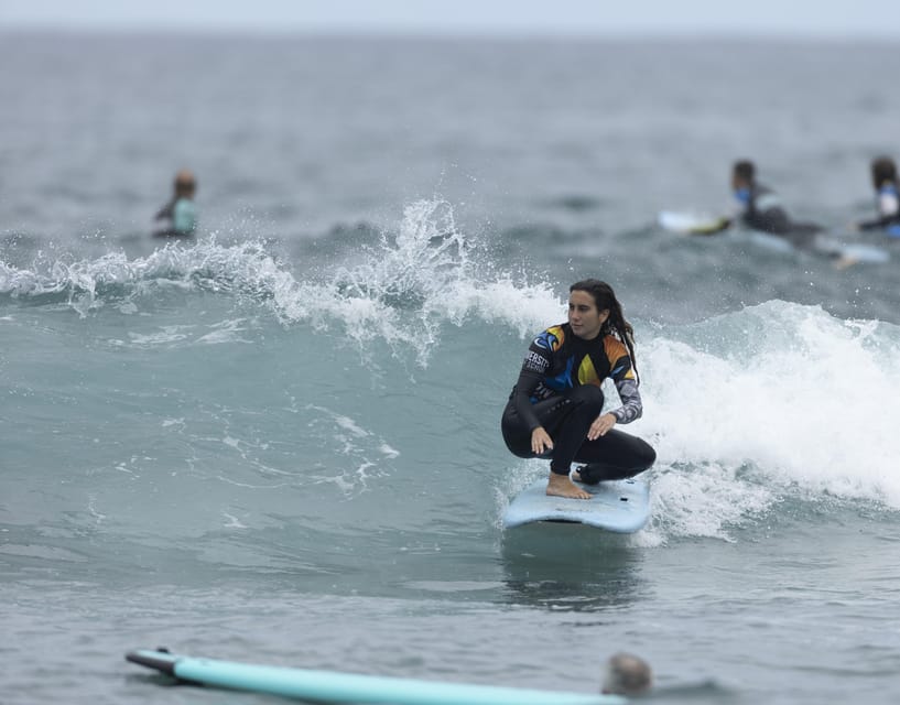 Surf lessons in Las Canteras Beach - Equipment, facilities, and what you need to bring