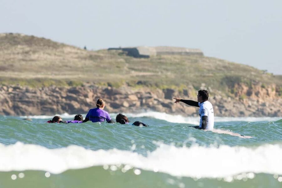 Surf lessons on the mythical site of La Torche - The first 15 minutes: equipment and preparation